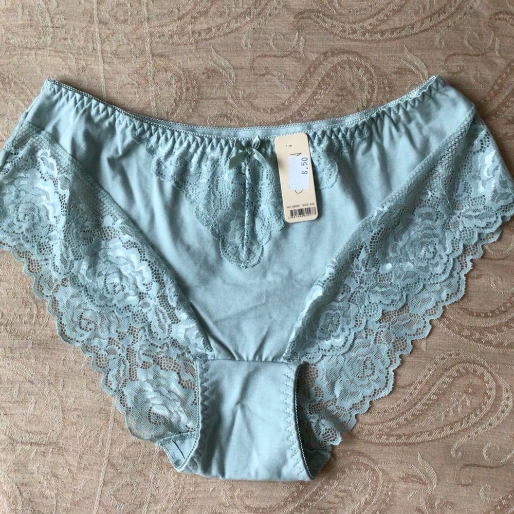 Elegant Women's Lace Panties in Soft Blue